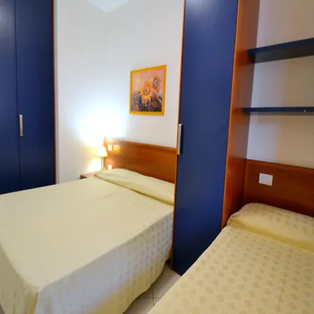 Sand, Sun, And Enjoy Your Escape Apartman *